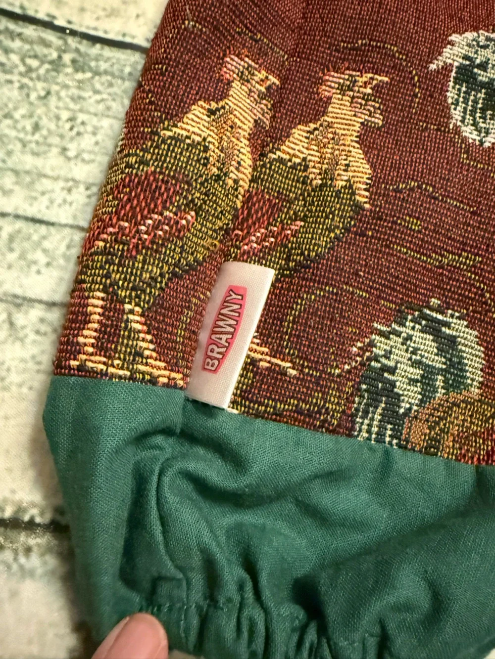 Sacsoc rooster tapestry plastic bag holder is a rustic farmhouse style dispenser